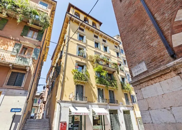 Centro Piazza Erbe Verona